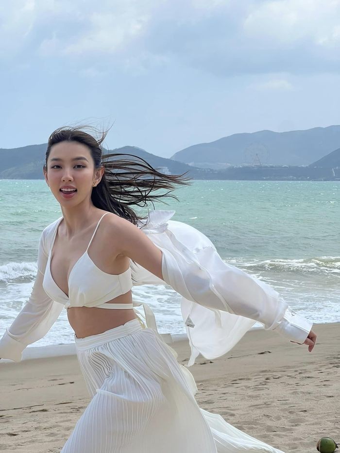 Hoa hậu Thùy Tiên gặp sự cố khi thể hiện ca khúc 'Thu cuối' 