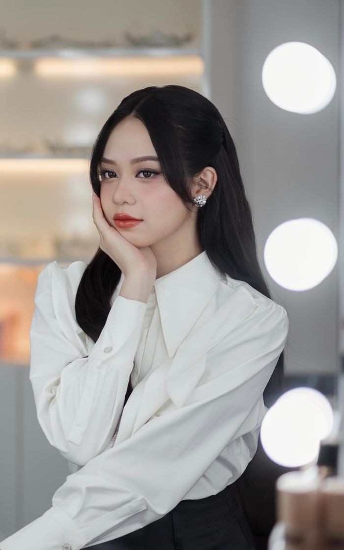 Hoa hậu Thanh Thủy vẫn tự tin để lộ mặt mộc bất chấp khen chê - Ảnh 4 Hoa hậu Thanh Thủy vẫn tự tin để lộ mặt mộc bất chấp khen chê - Ảnh 4