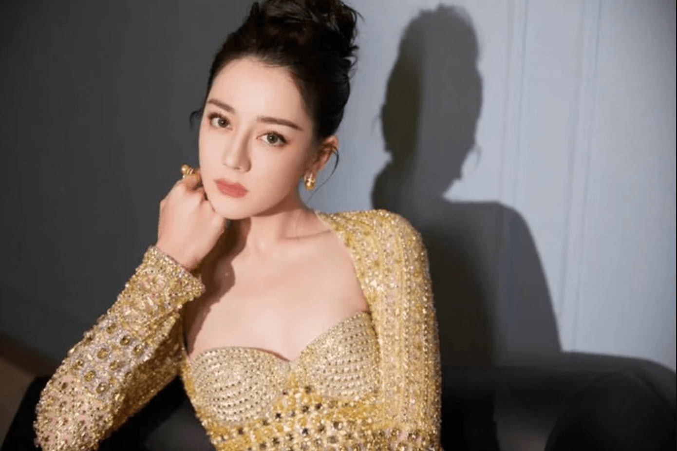 Địch Lệ Nhiệt Ba bị Dương Tử lấn lướt, nhan sắc có còn là mỹ nhân Tân Cương? - Ảnh 1