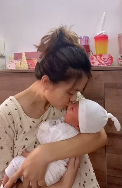 Bắt trend dịp sinh nhật trong vai trò mới, Mâu Thủy khiến dân tình cười bò - Ảnh 3 Bắt trend dịp sinh nhật trong vai trò mới, Mâu Thủy khiến dân tình cười bò - Ảnh 3