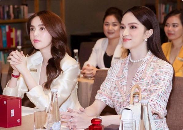 Đọ sắc cùng Ngọc Trinh, Hương Giang cũng không hề kém cạnh với body cực phẩm - Ảnh 1 Đọ sắc cùng Ngọc Trinh, Hương Giang cũng không hề kém cạnh với body cực phẩm - Ảnh 1