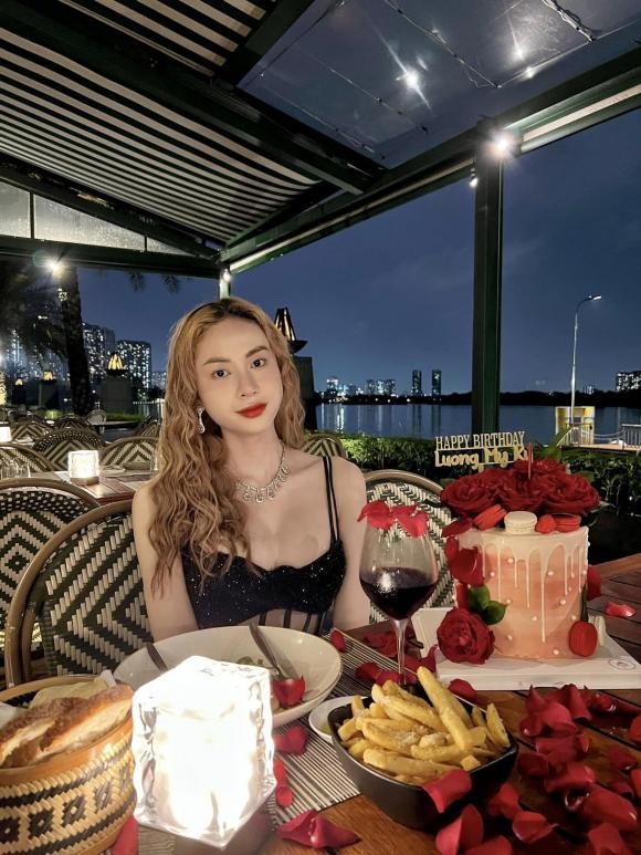 Hành trình hoàn thiện nhan sắc của Lương Mỹ Kỳ gặp không ít khó khăn. Ảnh: Internet