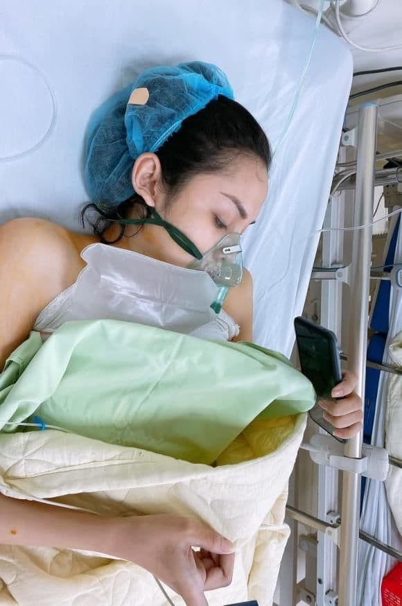 Hình ảnh nằm trên giường bệnh của Lương Mỹ Kỳ khiến nhiều người không khỏi cảm thấy lo lắng. Ảnh: Internet