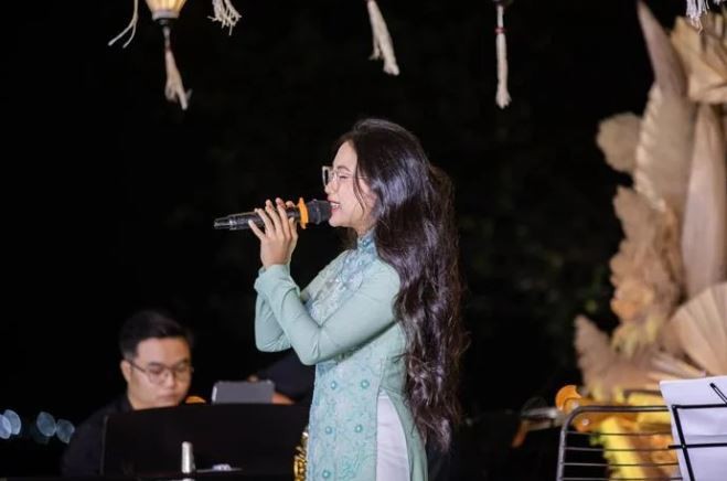 Phương Mỹ Chi giờ đã là 'thánh nữ Bolero', Hoài Lâm bất ngờ bị réo tên vì điều này 1