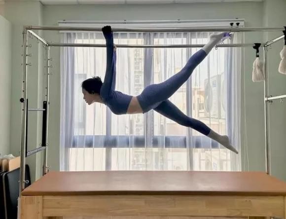 Linh Rin hé lộ bí kíp đắt giá để giữ dáng trước khi về làm dâu chốn hào môn 2 Linh Rin hé lộ bí kíp đắt giá để giữ dáng trước khi về làm dâu chốn hào môn 2