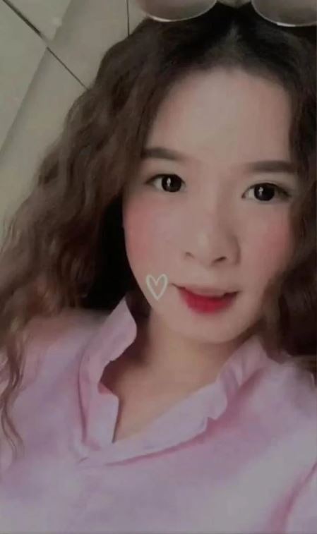 Than chịu đau kém giữa ồn ào, Bà Nhân Vlog bất ngờ bị khui lại ảnh từng chỉnh sửa nhan sắc 1 Than chịu đau kém giữa ồn ào, Bà Nhân Vlog bất ngờ bị khui lại ảnh từng chỉnh sửa nhan sắc 1