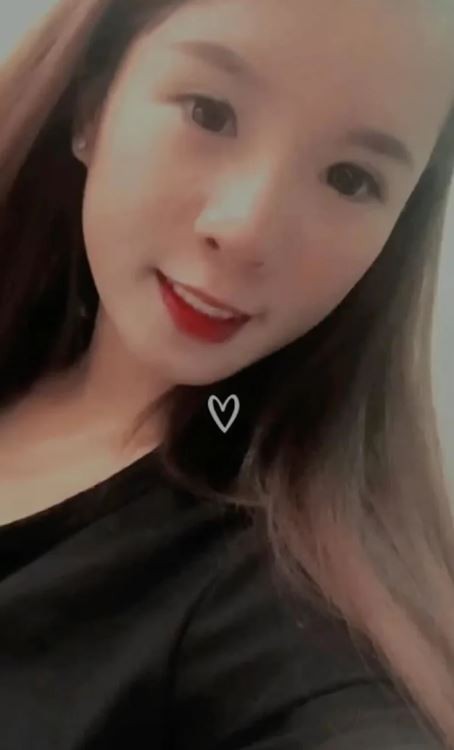 Than chịu đau kém giữa ồn ào, Bà Nhân Vlog bất ngờ bị khui lại ảnh từng chỉnh sửa nhan sắc 2 Than chịu đau kém giữa ồn ào, Bà Nhân Vlog bất ngờ bị khui lại ảnh từng chỉnh sửa nhan sắc 2