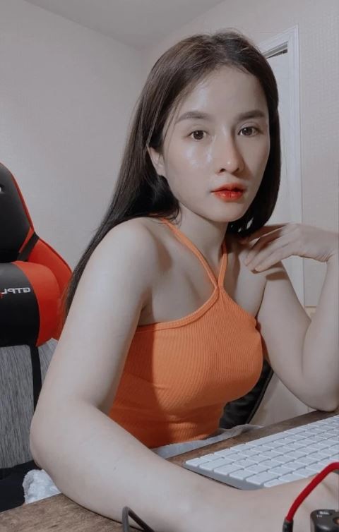 Than chịu đau kém giữa ồn ào, Bà Nhân Vlog bất ngờ bị khui lại ảnh từng chỉnh sửa nhan sắc 4 Than chịu đau kém giữa ồn ào, Bà Nhân Vlog bất ngờ bị khui lại ảnh từng chỉnh sửa nhan sắc 4