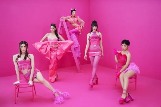 Sau khi khiến Quỳnh Châu bẽ bàng, Thủy Tiên 'tất tay chơi lớn' tại MIQ 1 Sau khi khiến Quỳnh Châu bẽ bàng, Thủy Tiên 'tất tay chơi lớn' tại MIQ 1