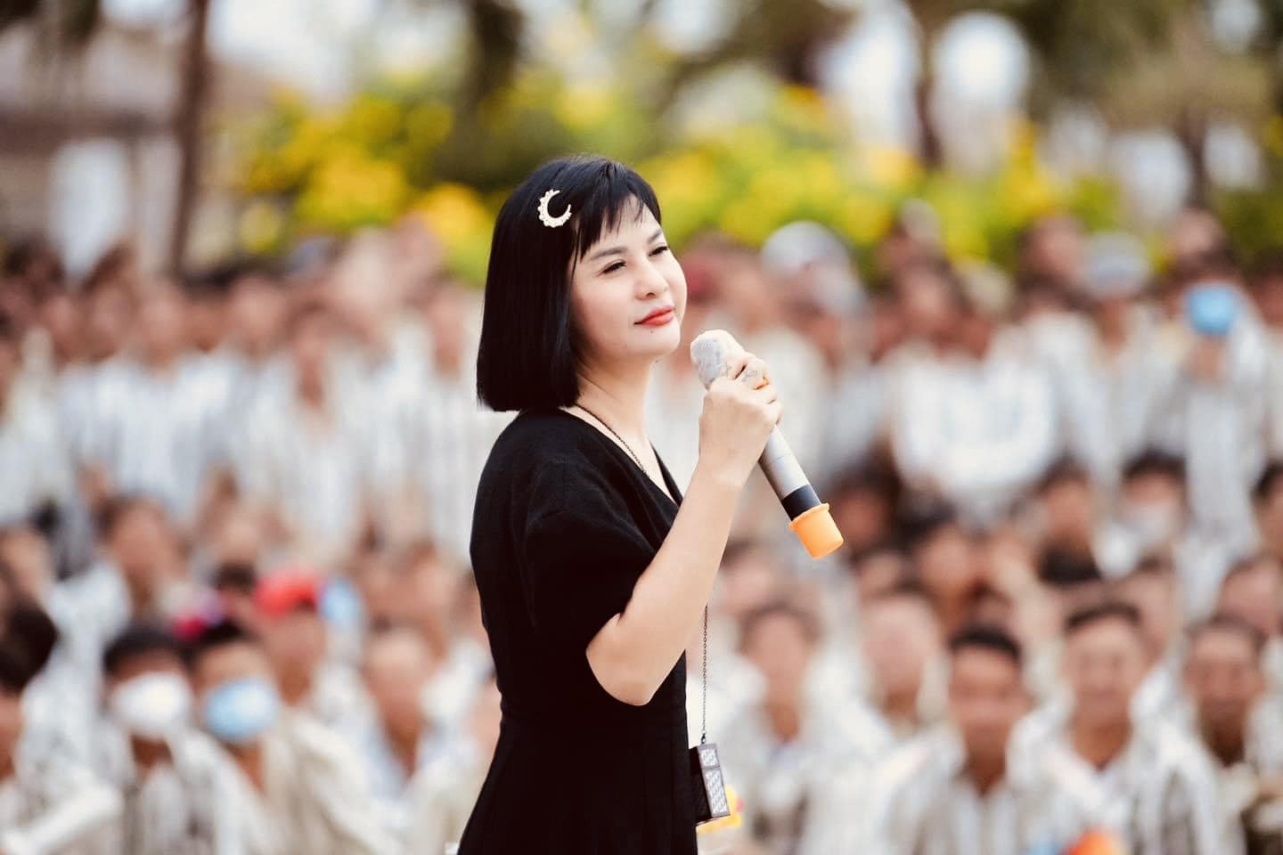 Bị antifan mỉa mai 'dạy đời người khác', Cát Phượng thẳng tay làm điều này 5 Bị antifan mỉa mai 'dạy đời người khác', Cát Phượng thẳng tay làm điều này 5