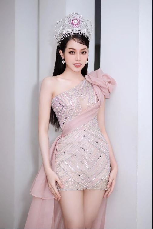 'Chánh cung' Thanh Thủy thăng hạng sau 3 tháng đăng quang, khoe báu vật hình thể ai cũng khao khát - Ảnh 1