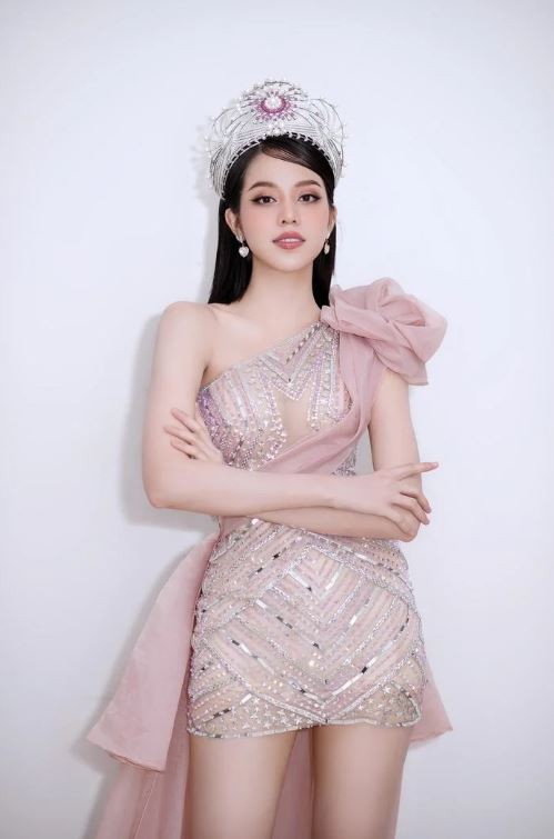 'Chánh cung' Thanh Thủy thăng hạng sau 3 tháng đăng quang, khoe báu vật hình thể ai cũng khao khát - Ảnh 2