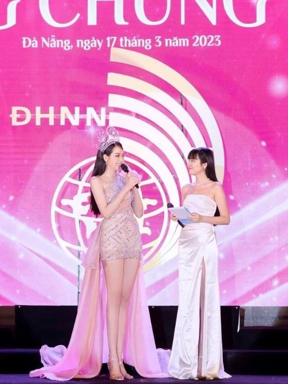 Thanh Thủy khoe đôi chân dài và thẳng như 'kiếm Nhật' khiến dân tình chỉ biết trầm trồ ao ước. Ảnh: Facebook