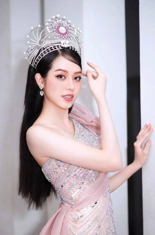 Thanh Thủy được cho ngày càng thăng hạng nhan sắc sau khi đăng quang. Ảnh: Facebook