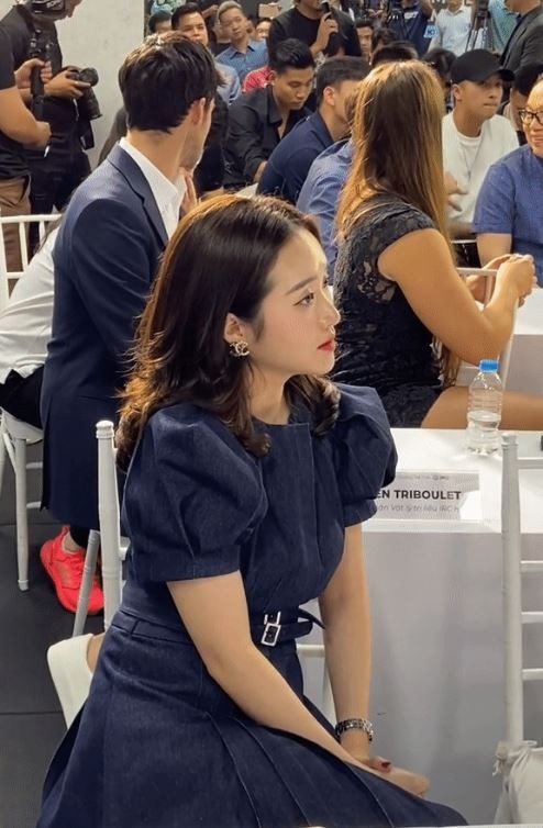 Bà xã Lương Xuân Trường hiếm hoi lộ diện, nhan sắc cực phẩm khiến dân tình 'phát sốt' 1 Bà xã Lương Xuân Trường hiếm hoi lộ diện, nhan sắc cực phẩm khiến dân tình 'phát sốt' 1