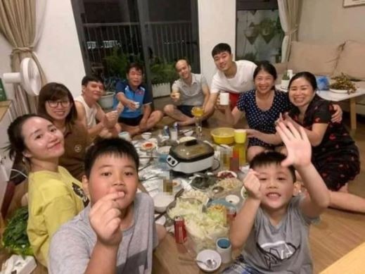 Bà xã Lương Xuân Trường hiếm hoi lộ diện, nhan sắc cực phẩm khiến dân tình 'phát sốt' 10 Bà xã Lương Xuân Trường hiếm hoi lộ diện, nhan sắc cực phẩm khiến dân tình 'phát sốt' 10