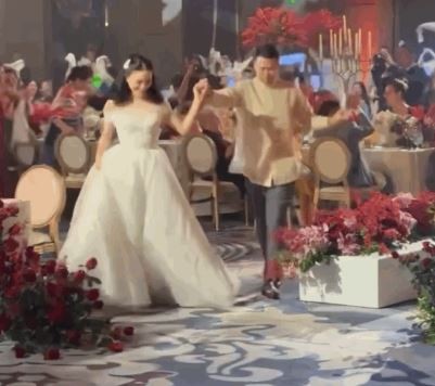Linh Rin và Phillip Nguyễn lộ ảnh hiếm trong hôn lễ hào môn, gây chú ý với khoảnh khắc đặc biệt - Ảnh 1 Linh Rin và Phillip Nguyễn lộ ảnh hiếm trong hôn lễ hào môn, gây chú ý với khoảnh khắc đặc biệt - Ảnh 1