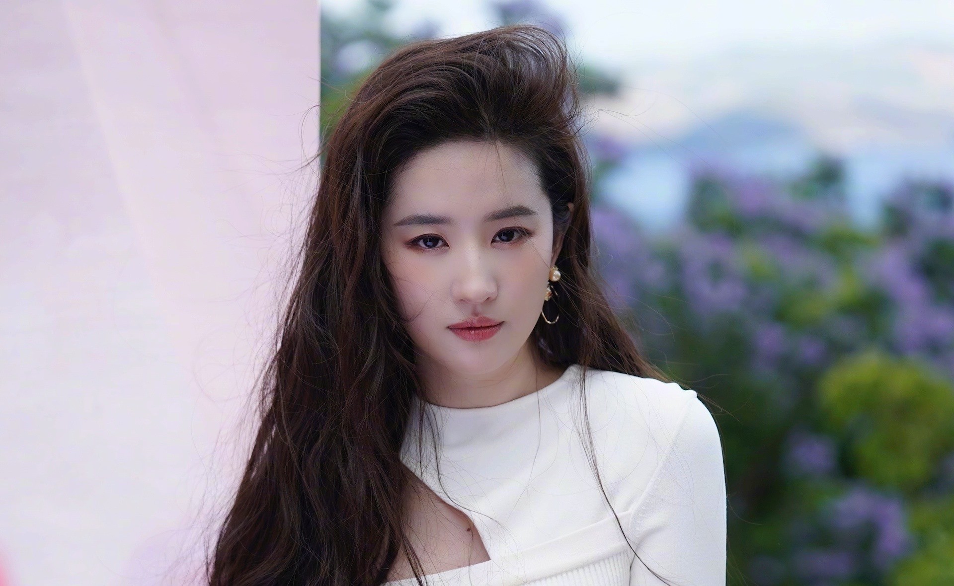 Lưu Diệc Phi lộ mặt mộc phát sáng trên phố, nhan sắc gây mê mẩn 4 Lưu Diệc Phi lộ mặt mộc phát sáng trên phố, nhan sắc gây mê mẩn 4