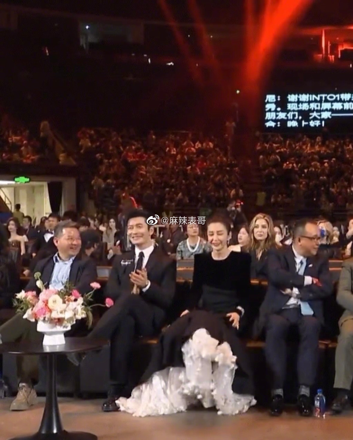 Huỳnh Hiểu Minh khiến dân tình phát sốt với hành động đặc biệt dành cho Lý Băng Băng  - Ảnh 3