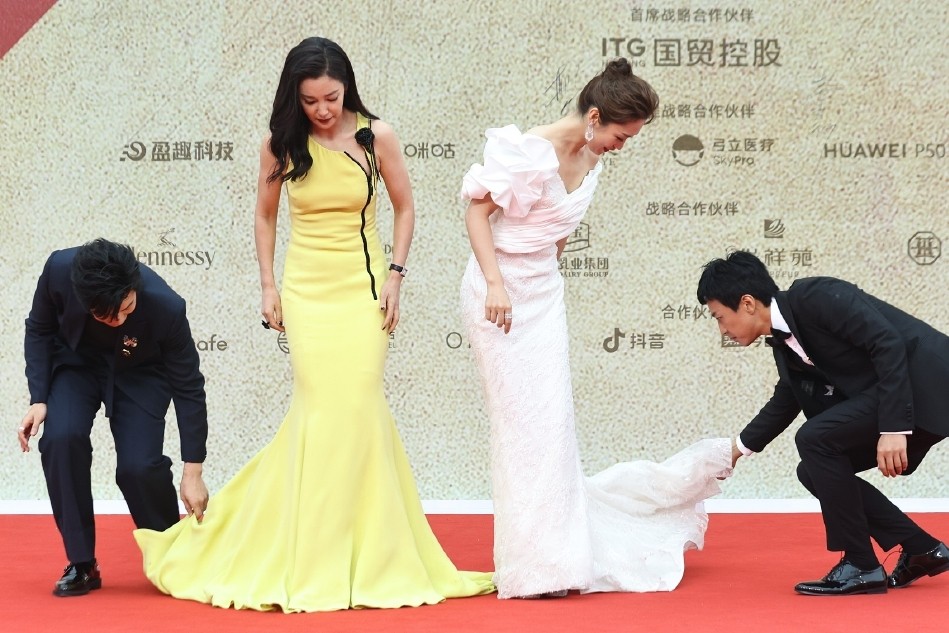 Huỳnh Hiểu Minh khiến dân tình phát sốt với hành động đặc biệt dành cho Lý Băng Băng  - Ảnh 4