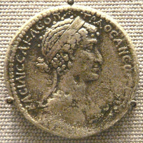 Vén màn những bí ẩn động trời về nữ hoàng Ai Cập Cleopatra - Ảnh 1 Vén màn những bí ẩn động trời về nữ hoàng Ai Cập Cleopatra - Ảnh 1