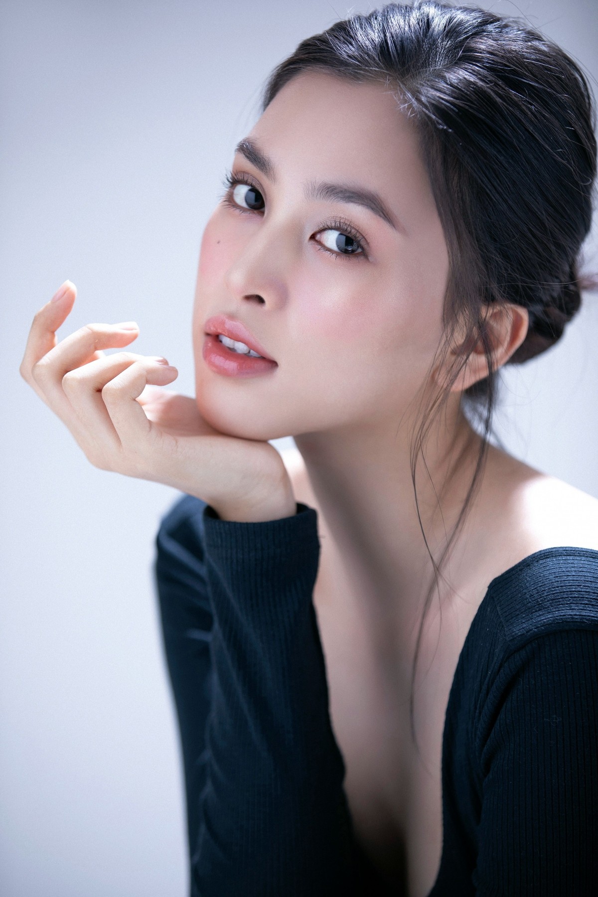 Nàng hậu Tiểu Vy liên tục được ca tụng với những danh xưng mỹ miều nhờ nhan sắc cực phẩm 6 Nàng hậu Tiểu Vy liên tục được ca tụng với những danh xưng mỹ miều nhờ nhan sắc cực phẩm 6
