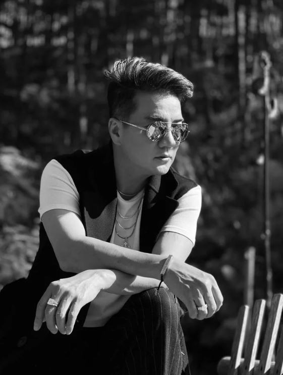 Nam ca sĩ đã viết tâm thư gửi đến các khán giả cũng như CDM. Ảnh: Internet