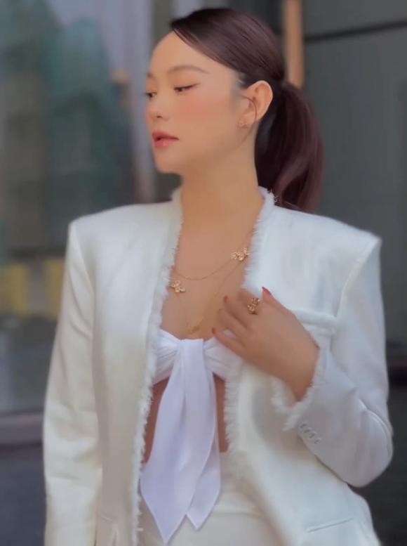 Minh Hằng vẫn tự tin diện croptop và khoe vóc dang săn chắc dù đang mang bầu tháng thứ 4. Ảnh: Internet Minh Hằng vẫn tự tin diện croptop và khoe vóc dang săn chắc dù đang mang bầu tháng thứ 4. Ảnh: Internet