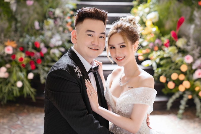 Xoài Non đáp trả cực gắt khi bị mỉa mai xinh đẹp mà không sinh con tự nhiên - Ảnh 1 Xoài Non đáp trả cực gắt khi bị mỉa mai xinh đẹp mà không sinh con tự nhiên - Ảnh 1