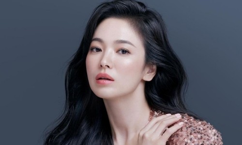 Song Hye Kyo đọ mặt mộc bên mỹ nhân Bản Tình Ca Mùa Đông, nhan sắc 'bất lão' gây sốt 5 Song Hye Kyo đọ mặt mộc bên mỹ nhân Bản Tình Ca Mùa Đông, nhan sắc 'bất lão' gây sốt 5