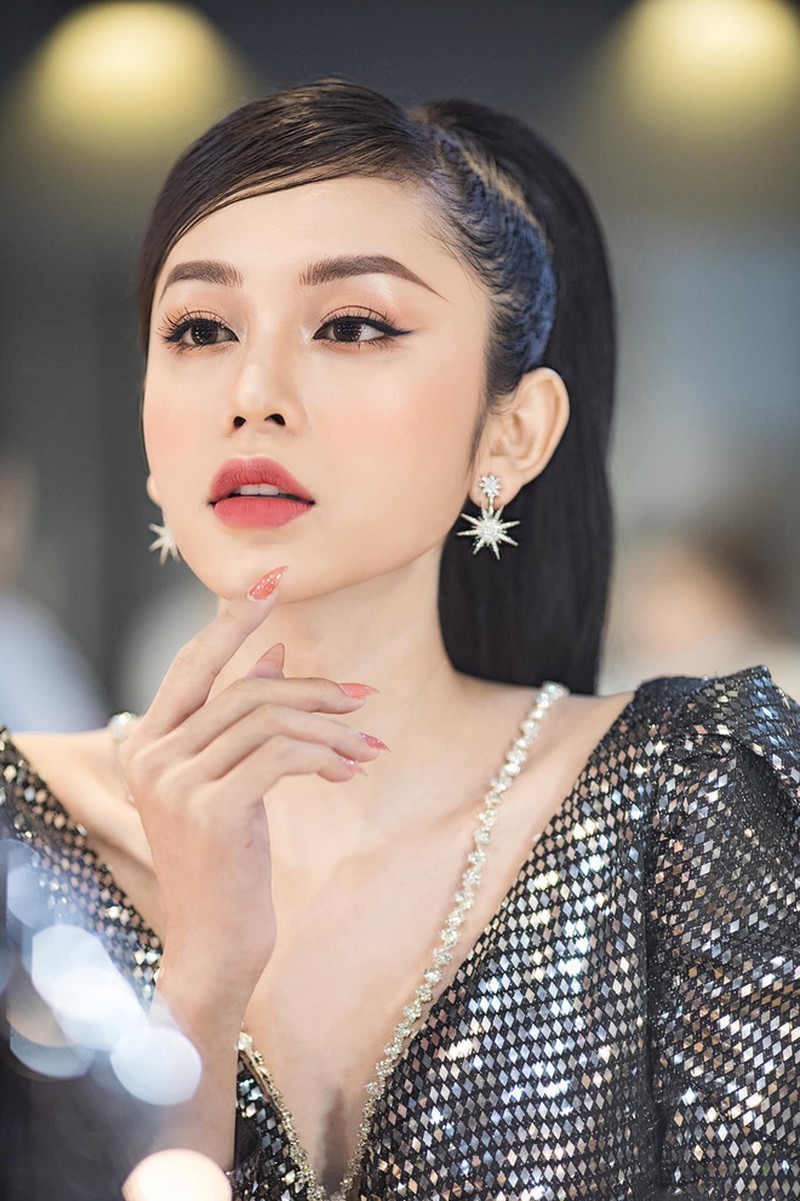 Rộ tin đồn Lương Mỹ Kỳ 'né mặt' Hương Giang sau khi tuột slot thi quốc tế - Ảnh 3 Rộ tin đồn Lương Mỹ Kỳ 'né mặt' Hương Giang sau khi tuột slot thi quốc tế - Ảnh 3