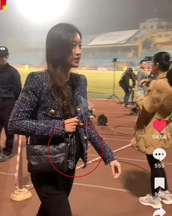 Đỗ Mỹ Linh bị 'tóm gọn' nhan sắc mẹ bầu trong tiệc thân mật cùng nhà chồng hào môn - Ảnh 1 Đỗ Mỹ Linh bị 'tóm gọn' nhan sắc mẹ bầu trong tiệc thân mật cùng nhà chồng hào môn - Ảnh 1