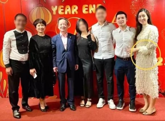 Trước đó, Đỗ Mỹ Linh nhiều lần bị soi dấu hiệu mang bầu khi lộ vòng 2 lùm xùm. Ảnh: Internet Trước đó, Đỗ Mỹ Linh nhiều lần bị soi dấu hiệu mang bầu khi lộ vòng 2 lùm xùm. Ảnh: Internet