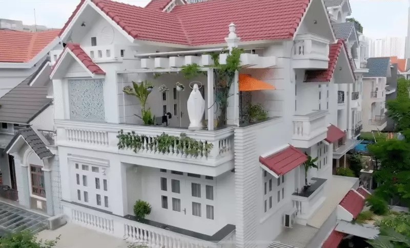 Căn biệt thự bề thế của nữ ca sĩ Vy Oanh. Ảnh: Internet Căn biệt thự bề thế của nữ ca sĩ Vy Oanh. Ảnh: Internet