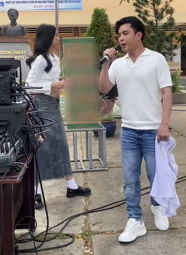 Bạn gái Hồ Quang Hiếu lộ nhan sắc và vóc dáng thon gọn dưới ống kính của team qua đường. Ảnh: Facebook Bạn gái Hồ Quang Hiếu lộ nhan sắc và vóc dáng thon gọn dưới ống kính của team qua đường. Ảnh: Facebook