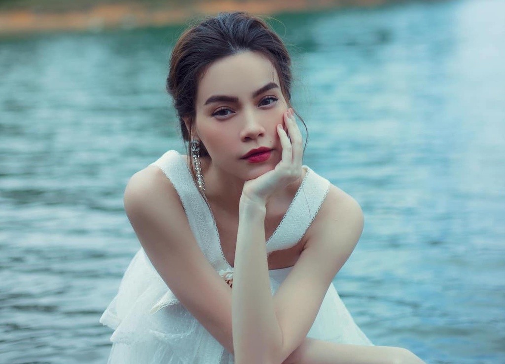 Hồ Ngọc Hà tự tin để mặt mộc không son phấn, tiết lộ bí kíp 'dưỡng nhan' đắt giá 4 Hồ Ngọc Hà tự tin để mặt mộc không son phấn, tiết lộ bí kíp 'dưỡng nhan' đắt giá 4