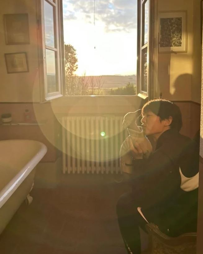 Netizen cho rằng Song Joong Ki hiện đang sống trong những ngày vô cùng hạnh phúc và thư thả. Ảnh: Internet