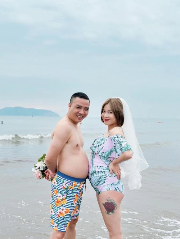 BTV Hoàng Linh xả ảnh diện đồ bơi khoe bụng bầu, lộ chi tiết gây chú ý 6 BTV Hoàng Linh xả ảnh diện đồ bơi khoe bụng bầu, lộ chi tiết gây chú ý 6