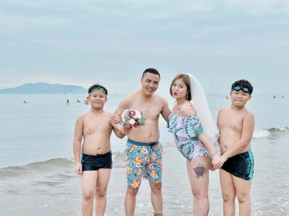 BTV Hoàng Linh xả ảnh diện đồ bơi khoe bụng bầu, lộ chi tiết gây chú ý 8 BTV Hoàng Linh xả ảnh diện đồ bơi khoe bụng bầu, lộ chi tiết gây chú ý 8