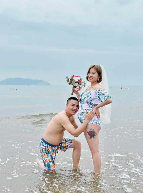 BTV Hoàng Linh xả ảnh diện đồ bơi khoe bụng bầu, lộ chi tiết gây chú ý 5 BTV Hoàng Linh xả ảnh diện đồ bơi khoe bụng bầu, lộ chi tiết gây chú ý 5
