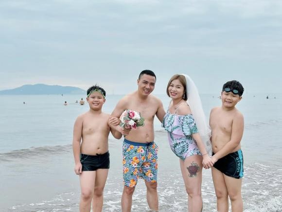 BTV Hoàng Linh xả ảnh diện đồ bơi khoe bụng bầu, lộ chi tiết gây chú ý 4 BTV Hoàng Linh xả ảnh diện đồ bơi khoe bụng bầu, lộ chi tiết gây chú ý 4