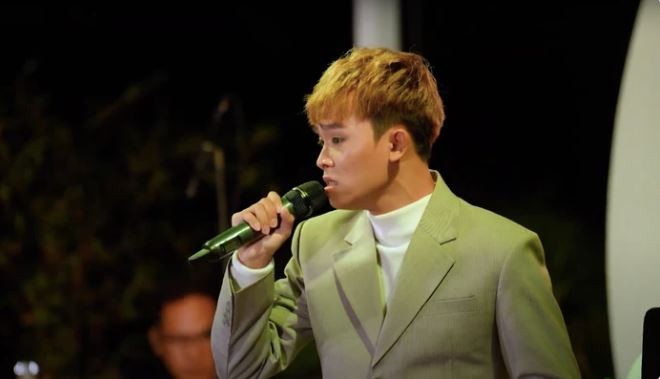 Những hình ảnh Hồ Văn Cường biểu diễn trên sân khấu mới đây tại Đà Lạt. Ảnh: Internet Những hình ảnh Hồ Văn Cường biểu diễn trên sân khấu mới đây tại Đà Lạt. Ảnh: Internet