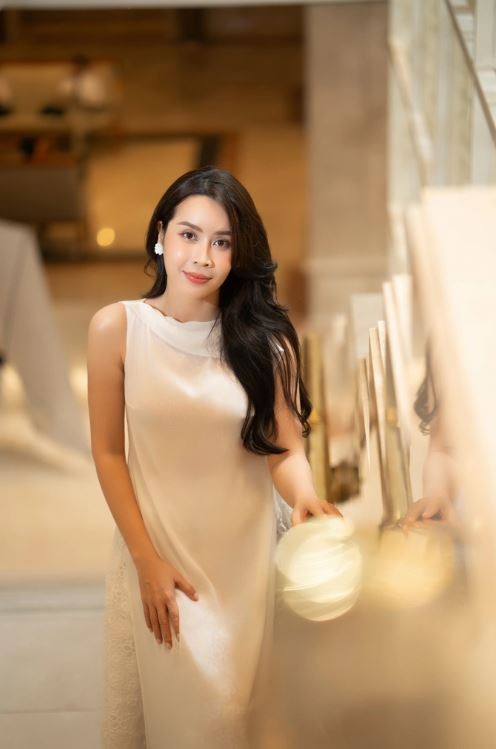 Lộ diện sau biến cố của Hồ Hoài Anh, Lưu Hương Giang gây chú ý với diện mạo khác lạ - Ảnh 1 Lộ diện sau biến cố của Hồ Hoài Anh, Lưu Hương Giang gây chú ý với diện mạo khác lạ - Ảnh 1
