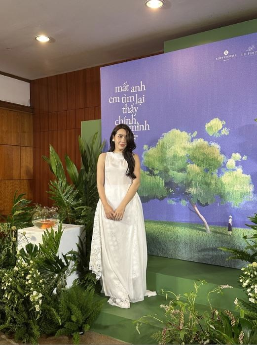 Lộ diện sau biến cố của Hồ Hoài Anh, Lưu Hương Giang gây chú ý với diện mạo khác lạ - Ảnh 2 Lộ diện sau biến cố của Hồ Hoài Anh, Lưu Hương Giang gây chú ý với diện mạo khác lạ - Ảnh 2