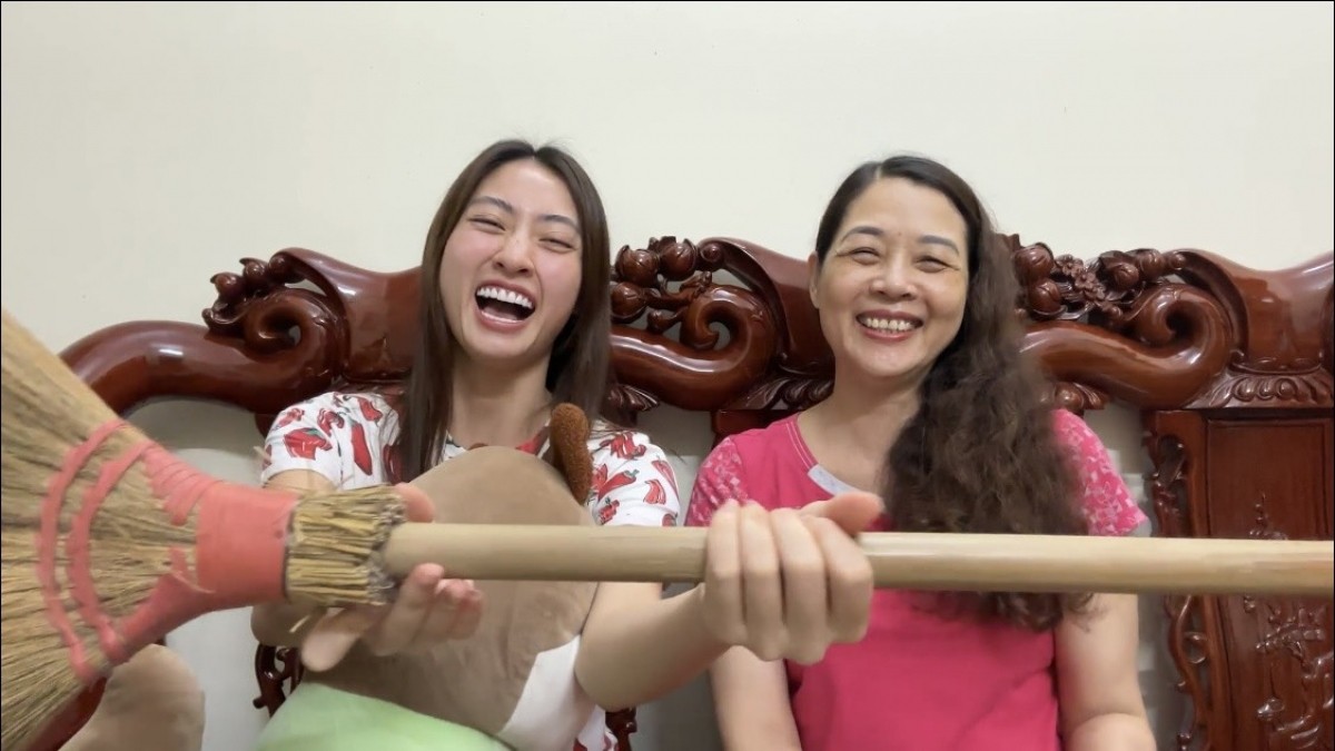 Gia thế khó tin của Lương Thùy Linh: Mẹ ruột là mỹ nhân nức tiếng, giữ chức vụ cao 1 Gia thế khó tin của Lương Thùy Linh: Mẹ ruột là mỹ nhân nức tiếng, giữ chức vụ cao 1