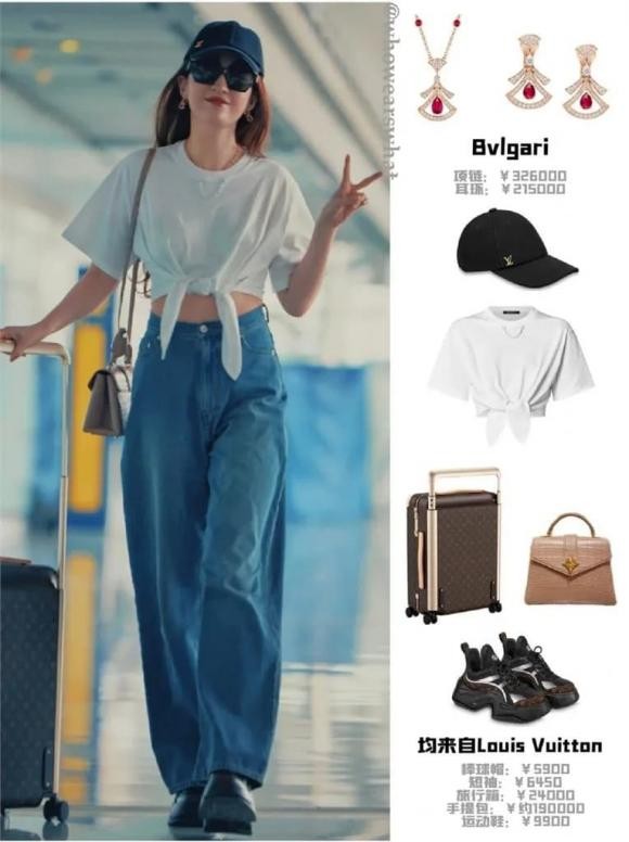Set đồ mà Lưu Diệc Phi diện ở sân bay khiến nhiều người không khỏi choáng ngợp khi bóc giá. Ảnh: Internet Set đồ mà Lưu Diệc Phi diện ở sân bay khiến nhiều người không khỏi choáng ngợp khi bóc giá. Ảnh: Internet
