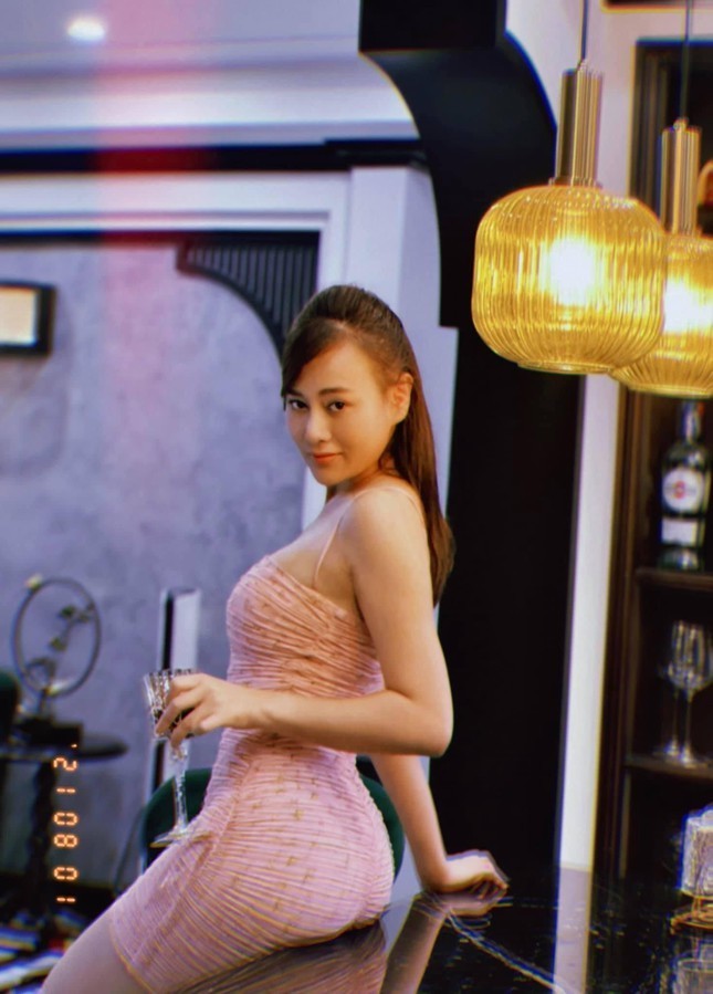 Dù đã danh chính ngôn thuận, mối tình Phương Oanh và Shark Bình vẫn nhận nhiều ý kiến trái chiều - Ảnh 1 Dù đã danh chính ngôn thuận, mối tình Phương Oanh và Shark Bình vẫn nhận nhiều ý kiến trái chiều - Ảnh 1
