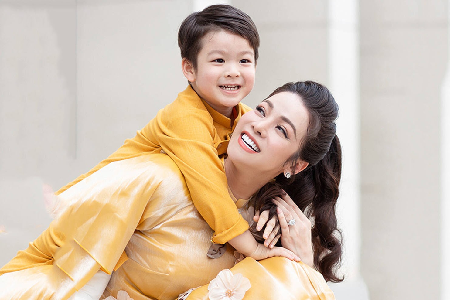 Nhật Kim Anh và con trai. Ảnh: Internet