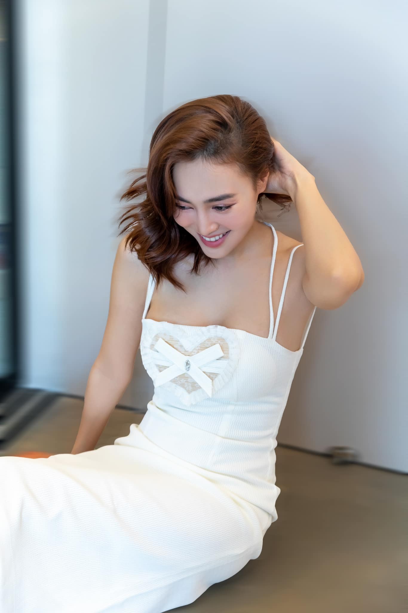 Ninh Dương Lan Ngọc xả ảnh cực ngọt ngào trong trang phục cô dâu 7 Ninh Dương Lan Ngọc xả ảnh cực ngọt ngào trong trang phục cô dâu 7