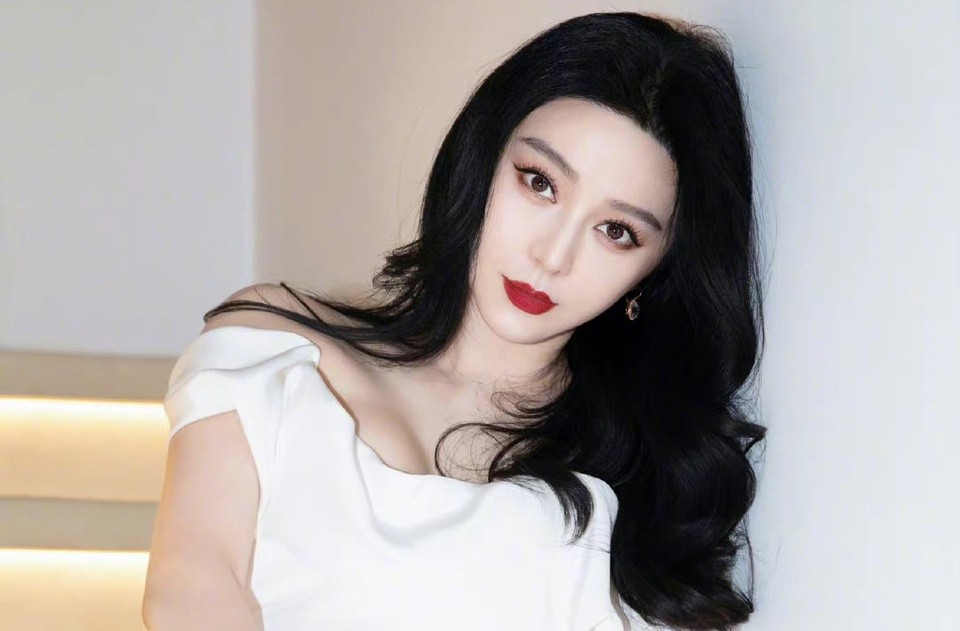 Phạm Băng Băng lộ loạt ảnh chụp lén bên ngoài thảm đỏ Cannes, diện mạo gây chú ý - Ảnh 2